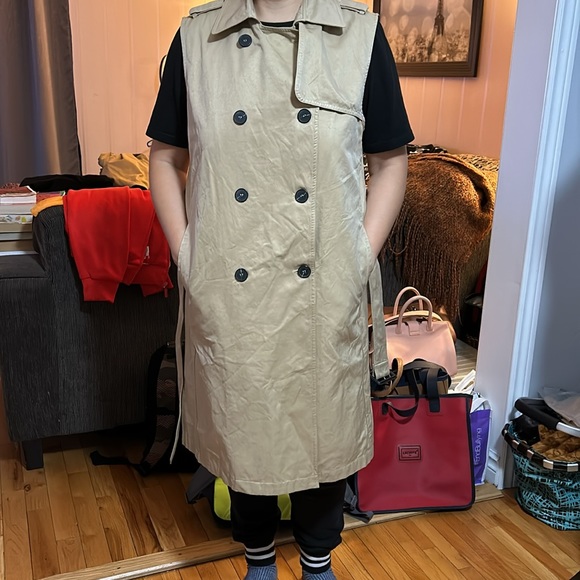 Beautiful unbranded Sleeveless Coat - Picture 10 of 11